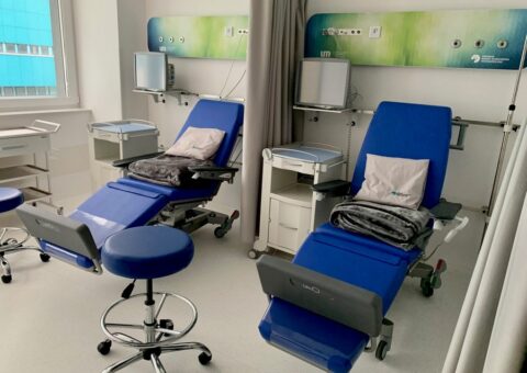 Stanowiska dla pacjentów na wizyty ambulatoryjne, oddział dysponuje 4 stanowiskami